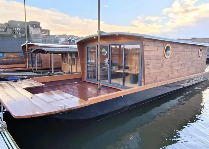 La Toue Vent D'anjou - Bateau Traditionnel De La Loire Botel