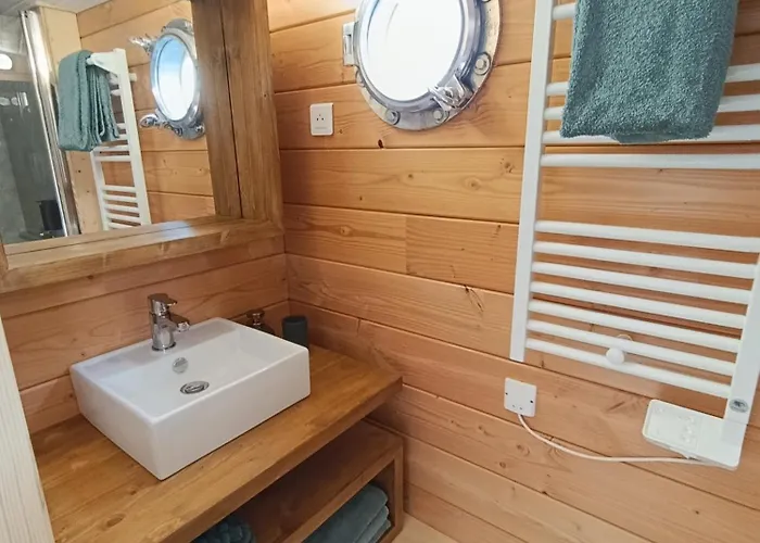 La Toue Vent D'anjou - Bateau Traditionnel De La Loire Botel